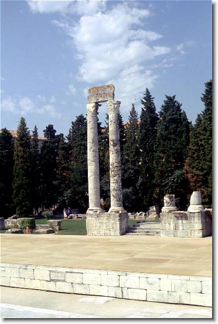 Clicca per scorrere le foto originali ingrandite