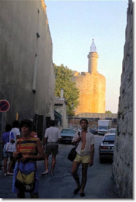 Clicca per scorrere le foto originali ingrandite