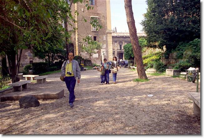 Clicca per scorrere le foto originali ingrandite