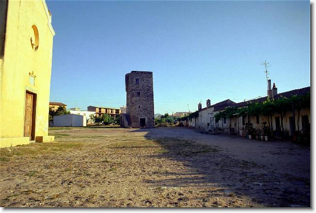 Clicca per scorrere le foto originali ingrandite