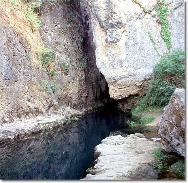 Clicca per scorrere le foto originali ingrandite