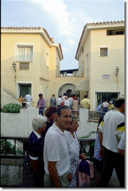 Clicca per scorrere le foto originali ingrandite