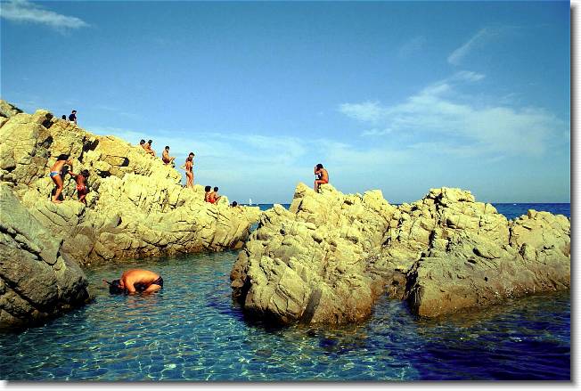 Clicca per scorrere le foto originali ingrandite