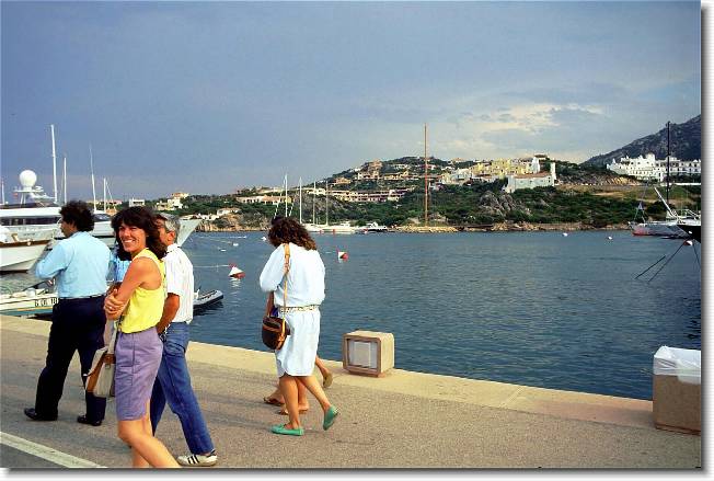 Clicca per scorrere le foto originali ingrandite