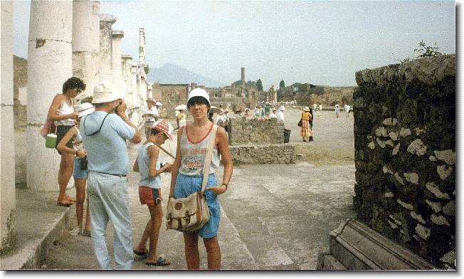 Clicca per scorrere le foto originali ingrandite