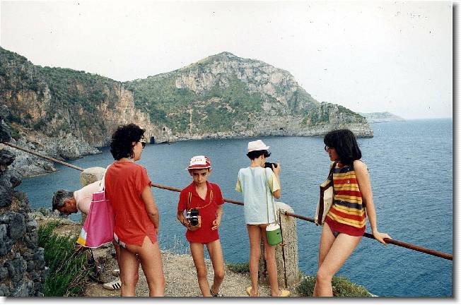 Clicca per scorrere le foto originali ingrandite