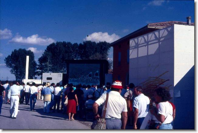 Clicca per scorrere le foto originali ingrandite
