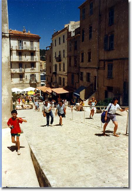 Clicca per scorrere le foto originali ingrandite