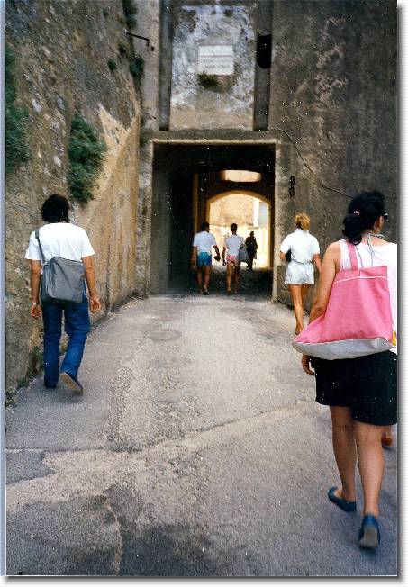 Clicca per scorrere le foto originali ingrandite