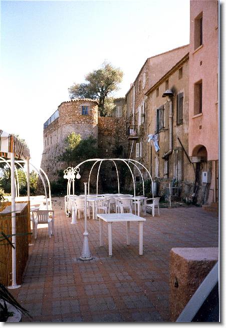 Clicca per scorrere le foto originali ingrandite