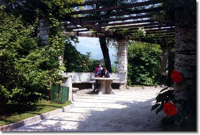 Clicca per scorrere le foto originali ingrandite