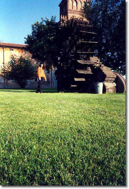 Clicca per scorrere le foto originali ingrandite