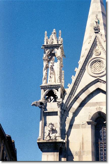 Clicca per scorrere le foto originali ingrandite