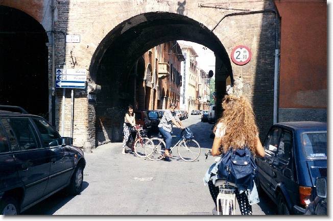 Clicca per scorrere le foto originali ingrandite