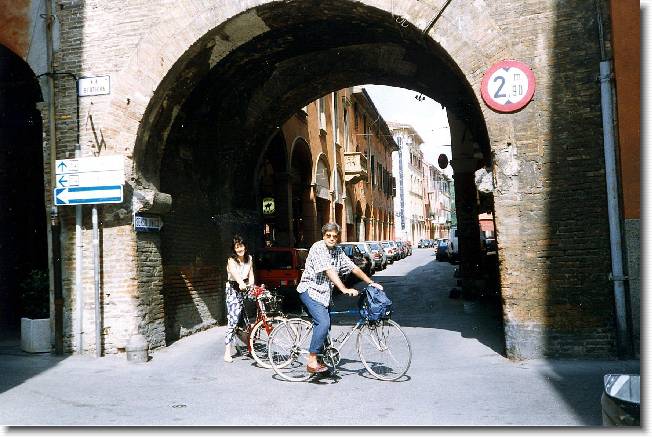 Clicca per scorrere le foto originali ingrandite