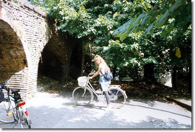 Clicca per scorrere le foto originali ingrandite