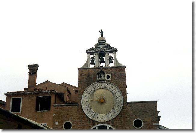 Clicca per scorrere le foto originali ingrandite
