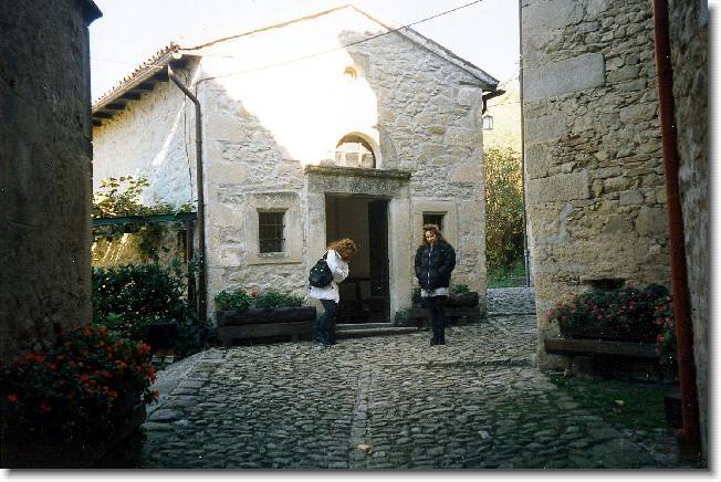 Clicca per scorrere le foto originali ingrandite
