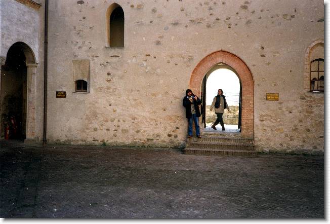 Clicca per scorrere le foto originali ingrandite