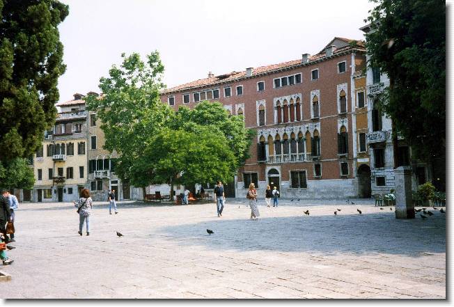 Clicca per scorrere le foto originali ingrandite