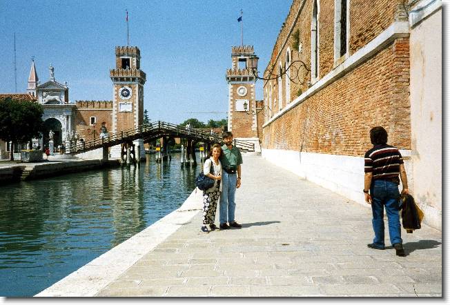 Clicca per scorrere le foto originali ingrandite
