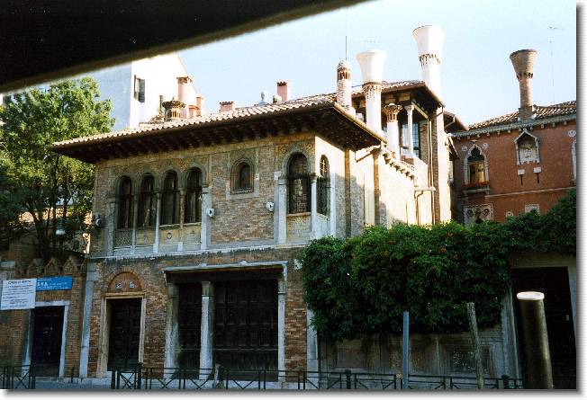 Clicca per scorrere le foto originali ingrandite
