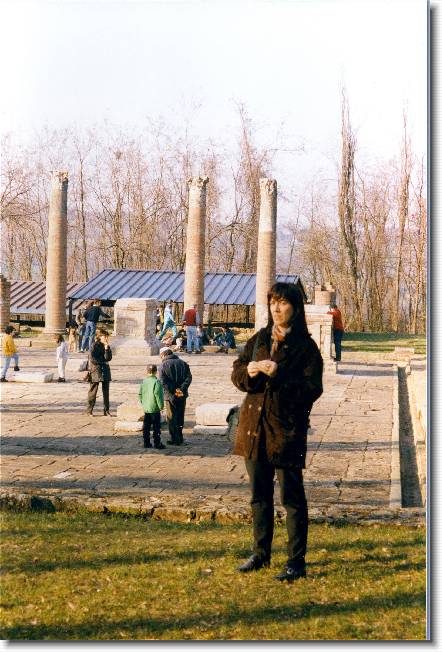 Clicca per scorrere le foto originali ingrandite