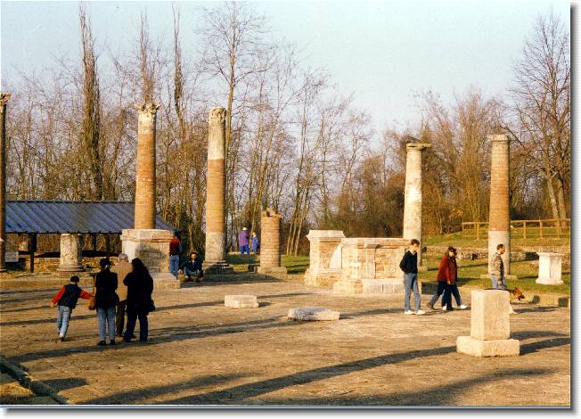 Clicca per scorrere le foto originali ingrandite