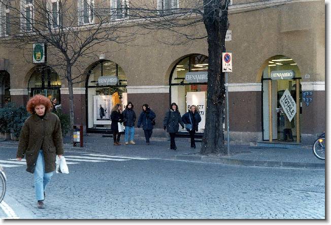 Clicca per scorrere le foto originali ingrandite
