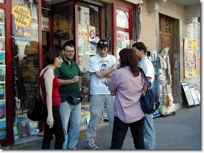 Clicca per scorrere le foto originali ingrandite