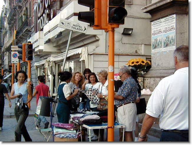 Clicca per scorrere le foto originali ingrandite