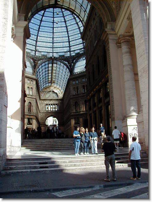 Clicca per scorrere le foto originali ingrandite