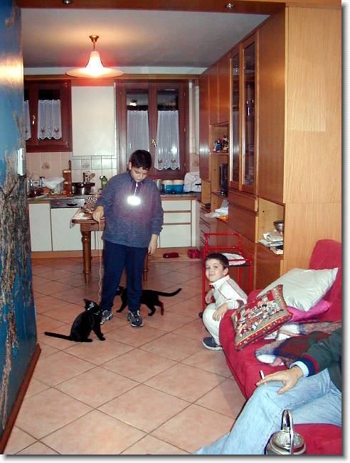 Clicca per scorrere le foto originali ingrandite