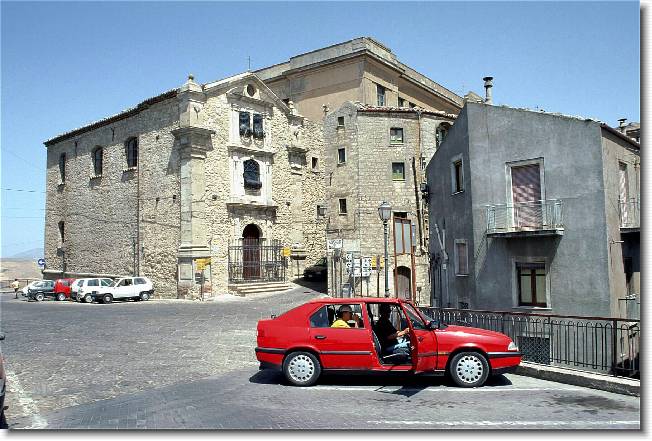 Clicca per scorrere le foto originali ingrandite