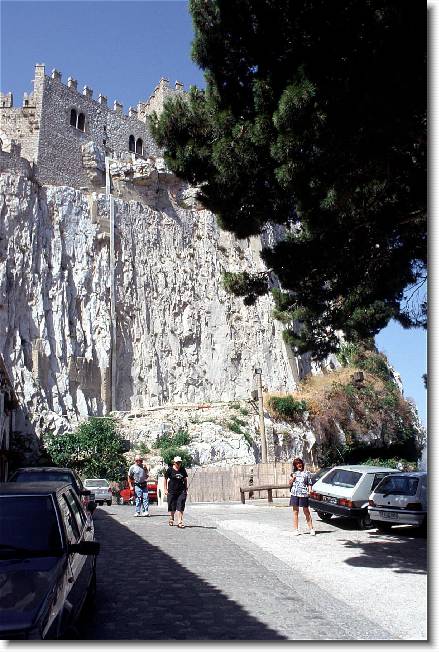 Clicca per scorrere le foto originali ingrandite