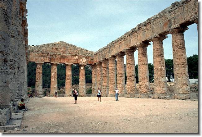 Clicca per scorrere le foto originali ingrandite