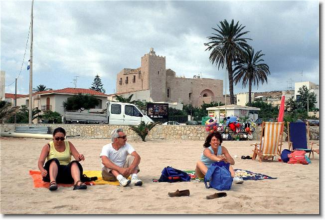 Clicca per scorrere le foto originali ingrandite