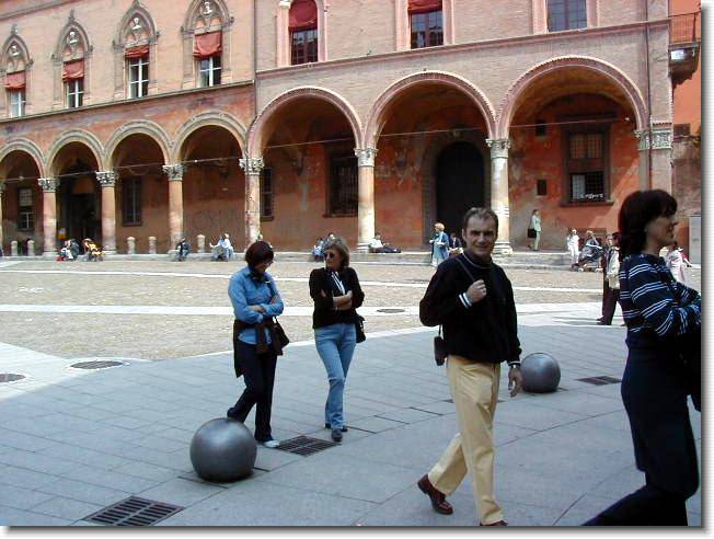 Clicca per scorrere le foto originali ingrandite