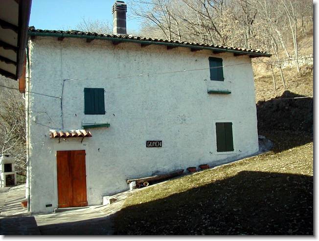 Clicca per scorrere le foto originali ingrandite