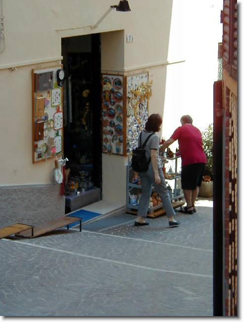 Clicca per scorrere le foto originali ingrandite