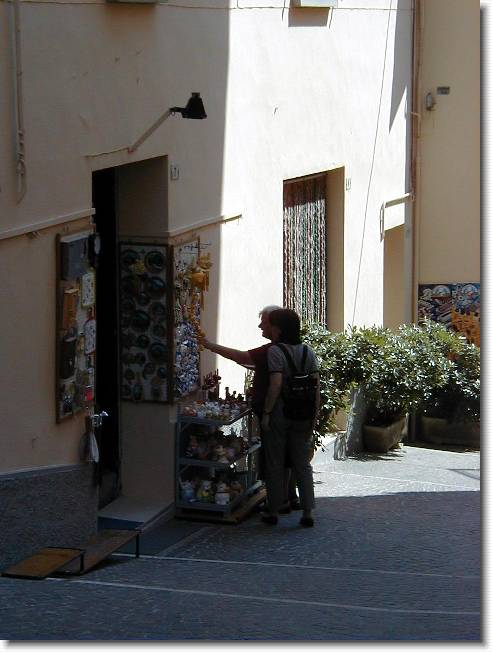 Clicca per scorrere le foto originali ingrandite