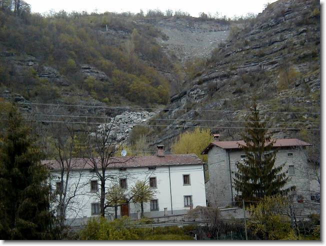 Clicca per scorrere le foto originali ingrandite