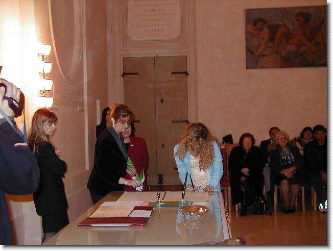Clicca per scorrere le foto originali ingrandite