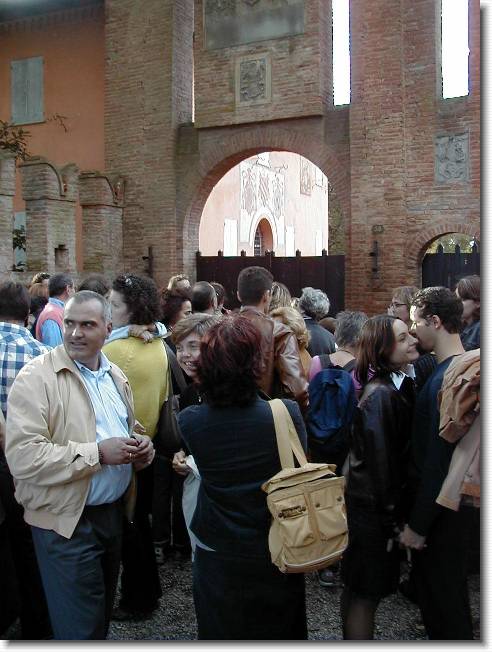 Clicca per scorrere le foto originali ingrandite