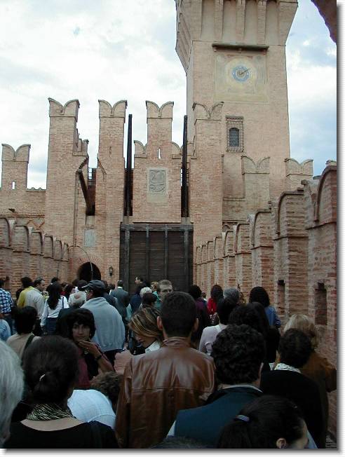 Clicca per scorrere le foto originali ingrandite