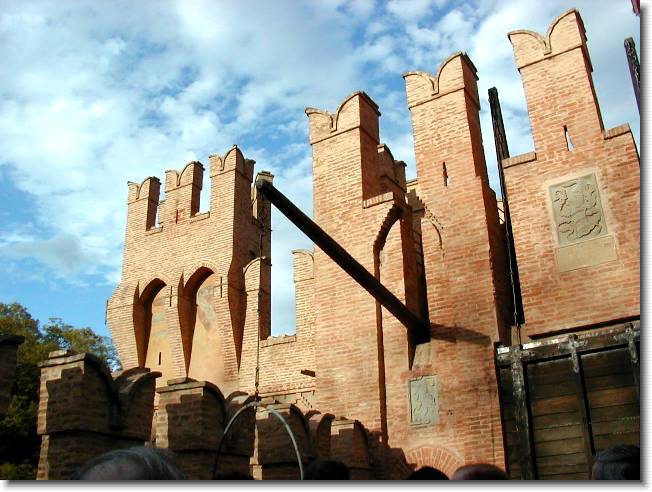 Clicca per scorrere le foto originali ingrandite