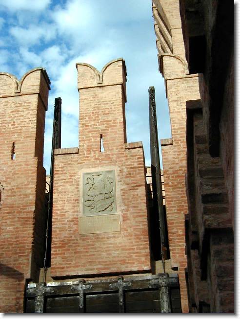 Clicca per scorrere le foto originali ingrandite