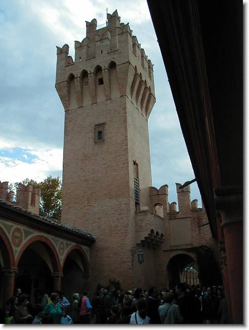 Clicca per scorrere le foto originali ingrandite