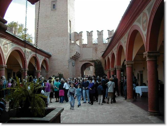 Clicca per scorrere le foto originali ingrandite