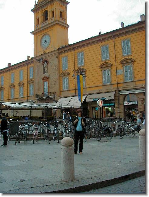 Clicca per scorrere le foto originali ingrandite